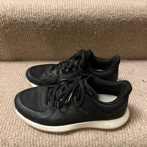 Lululemon sneaker size 6 - Picture 3 of 8